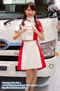 東京モーターショー2017日野イベントコンパニオン藤谷彩香画像